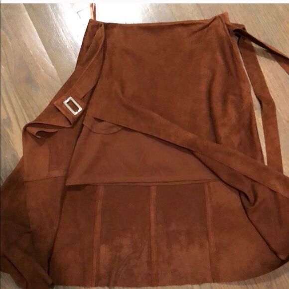 LAST CHANCE WHITE HOUSE BLACK MARKET SUEDE WRAP SKIRT - Picture 9 of 10
